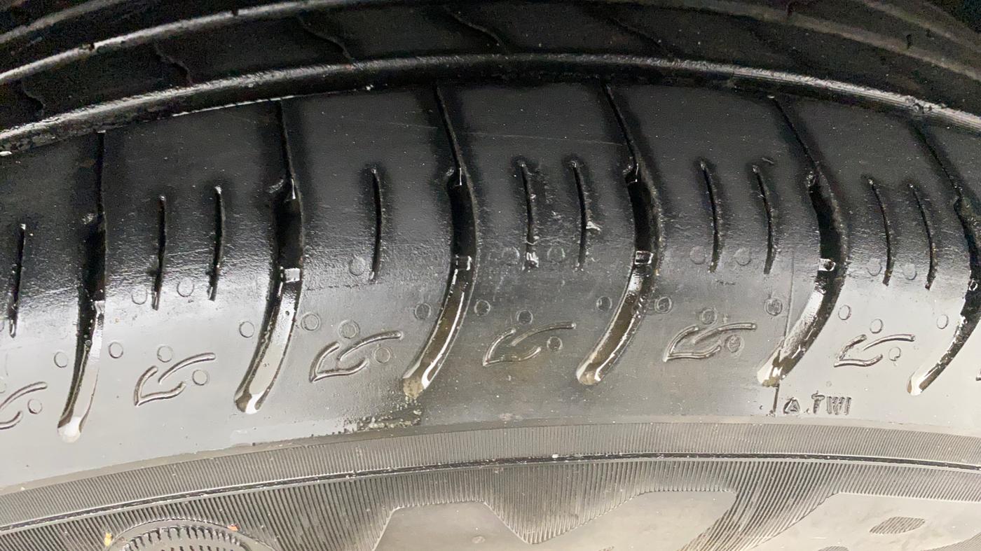 2023 KIA CARENS PRESTIGE PLUS 1.5 PETROL DCT 7 STR, Petrol, Automatic, 4,354 km, Right Front Tyre Tread