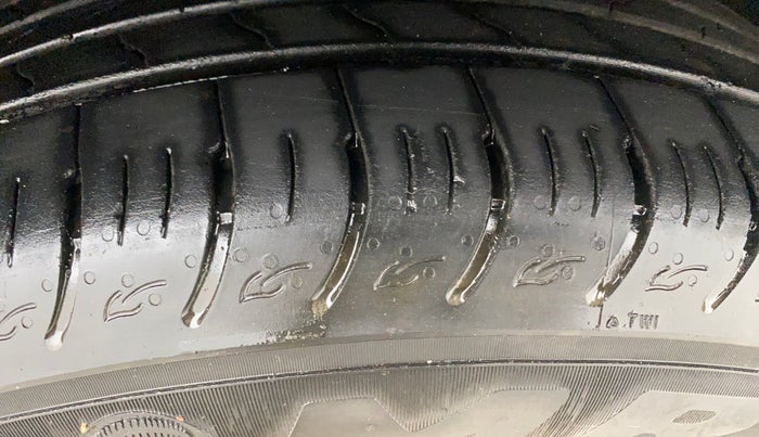 2023 KIA CARENS PRESTIGE PLUS 1.5 PETROL DCT 7 STR, Petrol, Automatic, 4,955 km, Right Front Tyre Tread