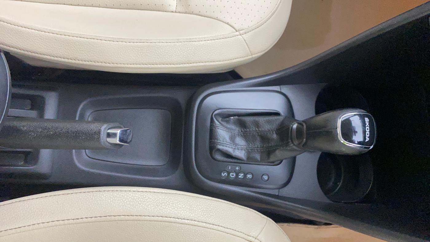 2018 Skoda Rapid STYLE 1.6 MPI AT, Petrol, Automatic, 91,861 km, Gear Lever