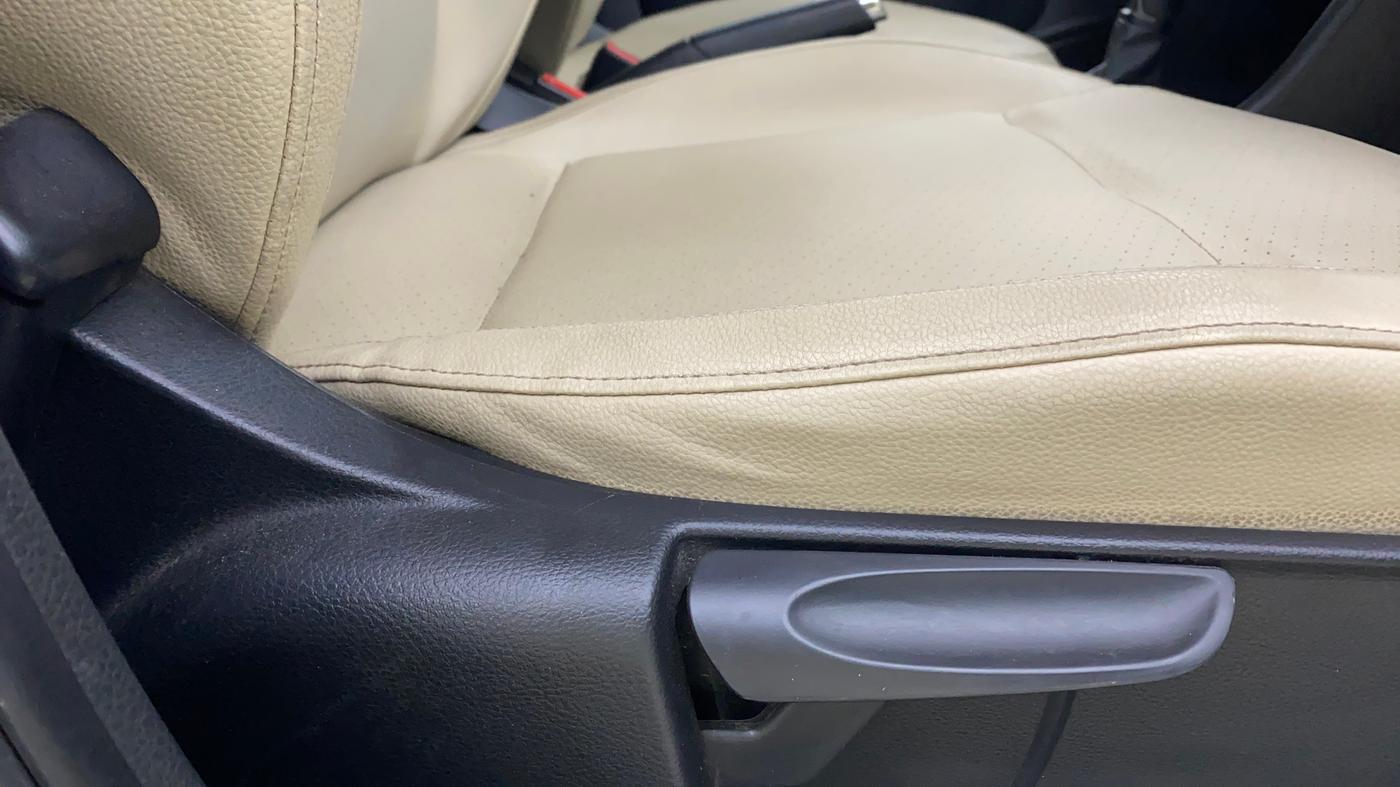 2018 Skoda Rapid STYLE 1.6 MPI AT, Petrol, Automatic, 91,861 km, Driver Side Adjustment Panel