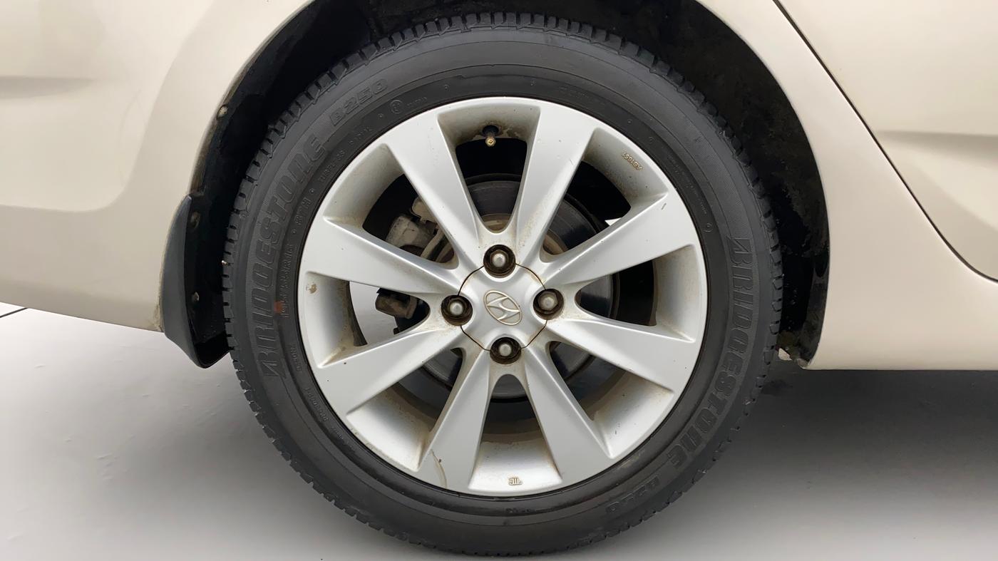 2013 Hyundai Verna FLUIDIC 1.6 VTVT SX, Petrol, Manual, 48,214 km, Right Rear Wheel