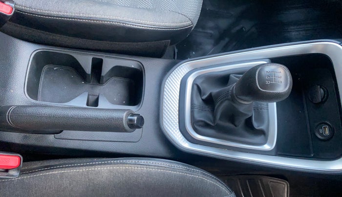 2023 KIA SONET HTE 1.2, Petrol, Manual, 20,690 km, Gear Lever