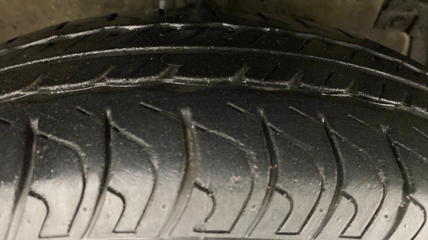 2015 Maruti Swift VXI D, Petrol, Manual, 32,764 km, Right Front Tyre Tread