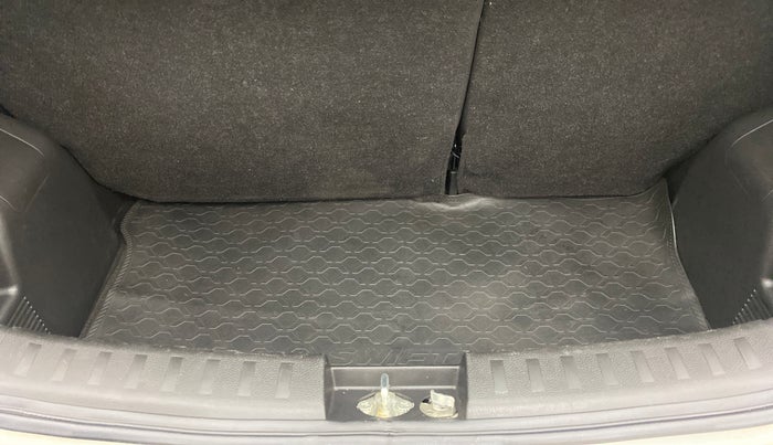 2015 Maruti Swift VXI D, Petrol, Manual, 32,764 km, Boot Inside