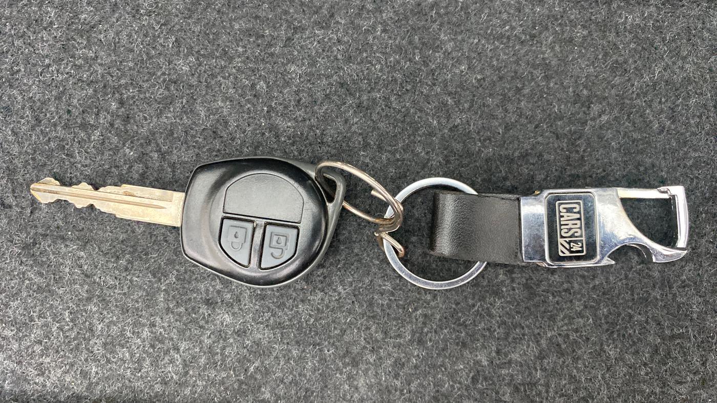2015 Maruti Swift VXI D, Petrol, Manual, 32,764 km, Key Close Up