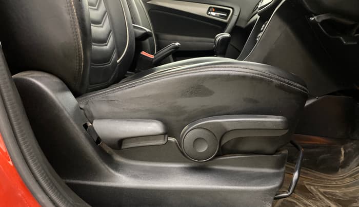 2019 Maruti Vitara Brezza ZDI PLUS AT DUAL TONE, Diesel, Automatic, 67,898 km, Driver Side Adjustment Panel