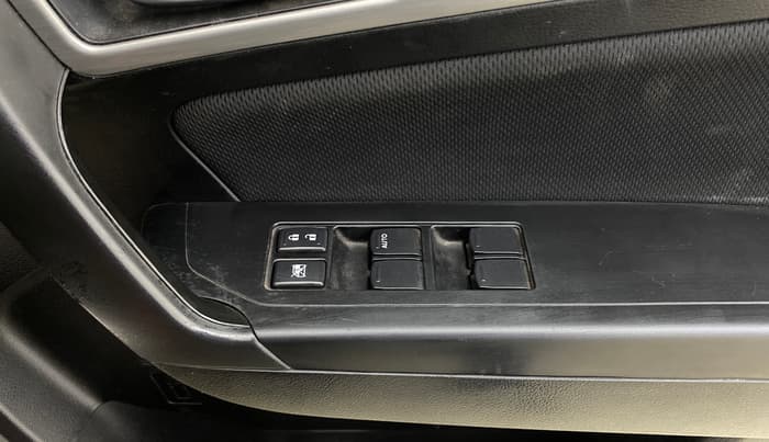 2019 Maruti Vitara Brezza ZDI PLUS AT DUAL TONE, Diesel, Automatic, 67,898 km, Driver Side Door Panels Control
