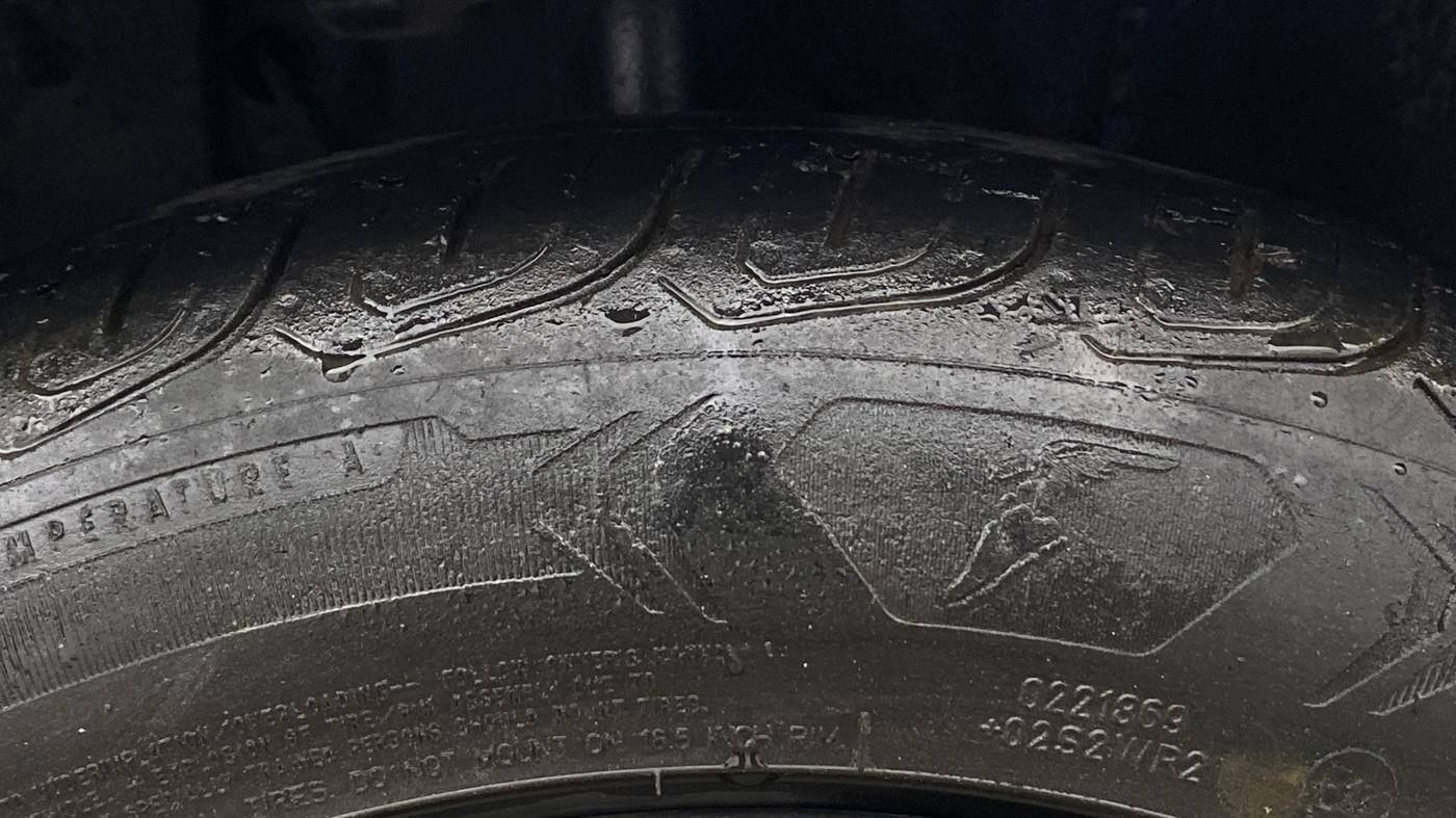 2022 Tata ALTROZ XZA, Petrol, Automatic, 28,812 km, Right Front Tyre Tread