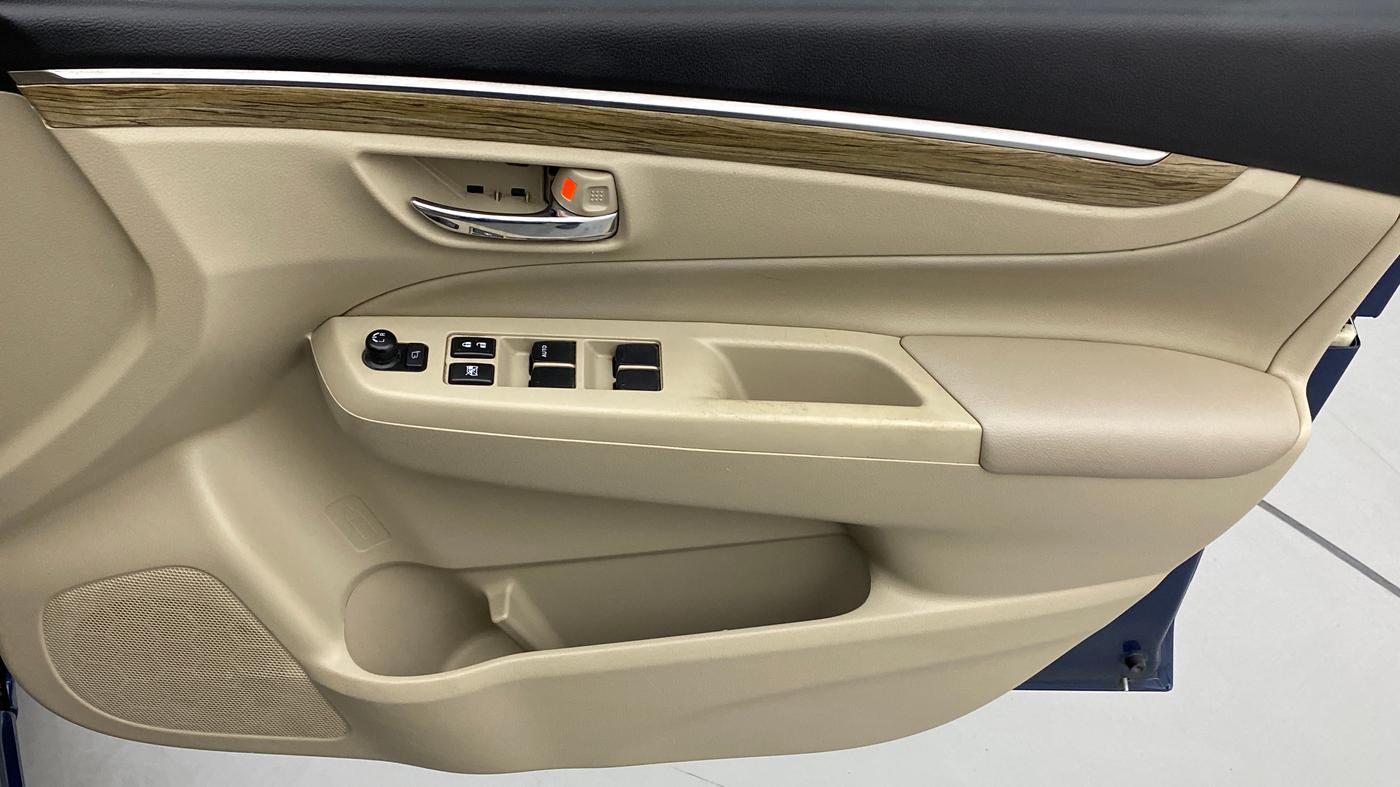 2018 Maruti Ciaz ALPHA 1.5 SHVS PETROL, Petrol, Manual, 57,378 km, Driver Side Door Panels Control