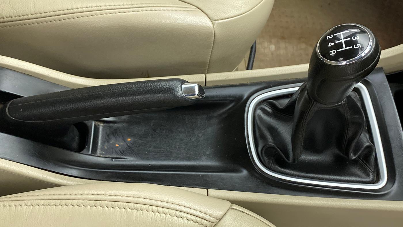 2018 Maruti Ciaz ALPHA 1.5 SHVS PETROL, Petrol, Manual, 57,378 km, Gear Lever