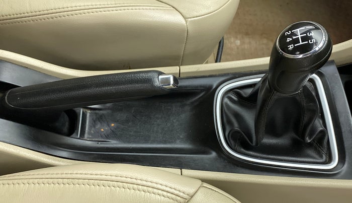 2018 Maruti Ciaz ALPHA 1.5 SHVS PETROL, Petrol, Manual, 57,378 km, Gear Lever
