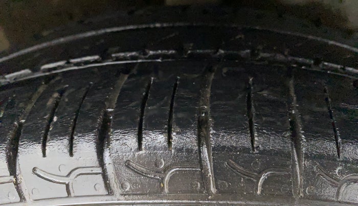 2020 Hyundai NEW SANTRO SPORTZ CNG, CNG, Manual, 73,711 km, Right Rear Tyre Tread