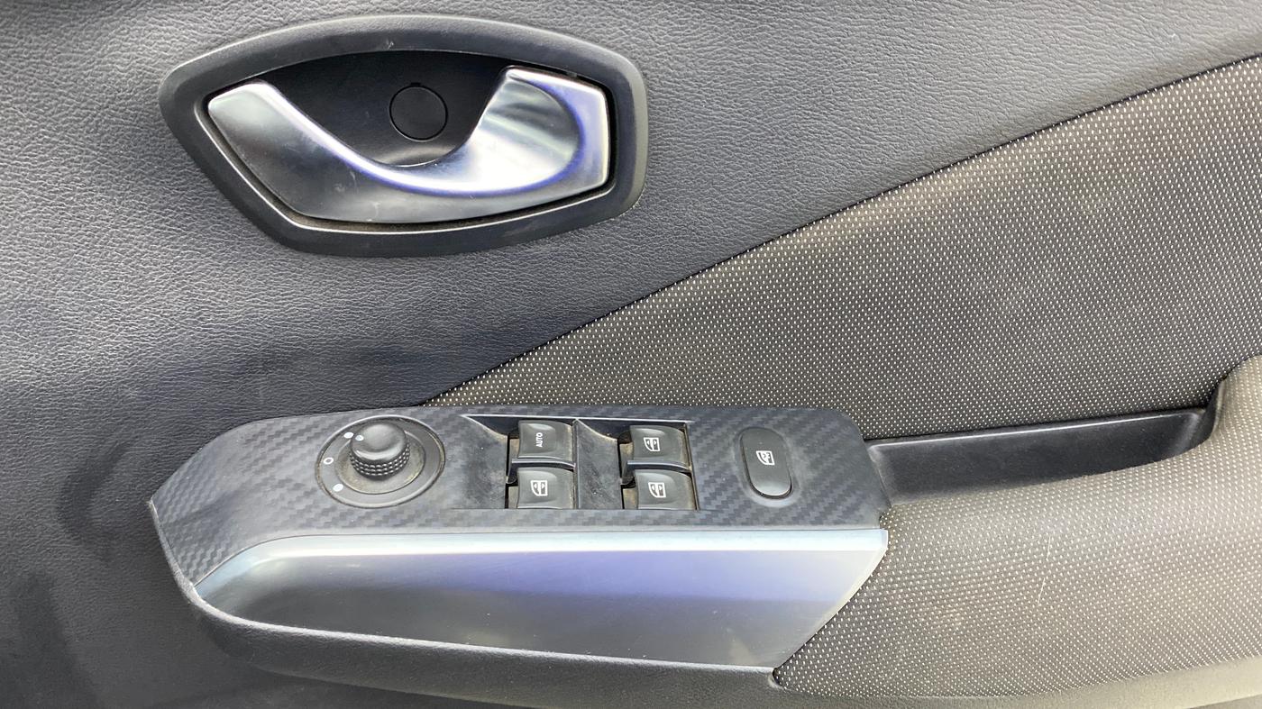 2019 Nissan Kicks XV 1.5, Petrol, Manual, 49,745 km, Driver Side Door Panels Control