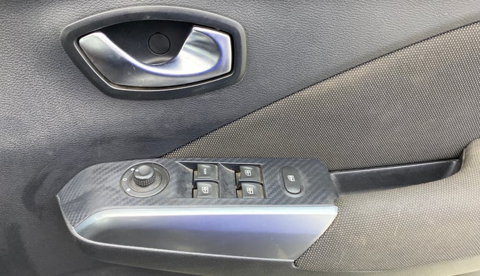 2019 Nissan Kicks XV 1.5, Petrol, Manual, 50,014 km, Driver Side Door Panels Control