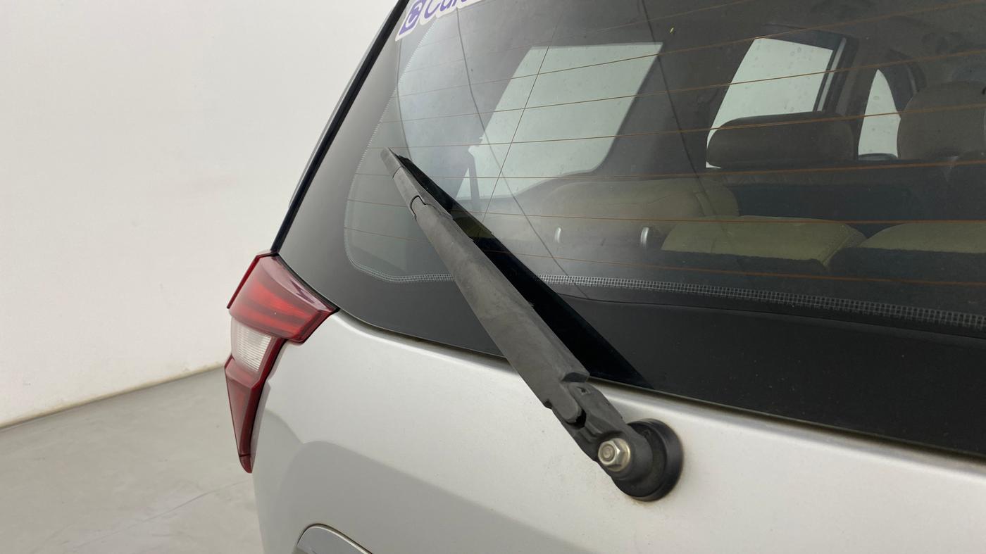 2020 Mahindra XUV500 W11 AT, Diesel, Automatic, 1,40,338 km, Rear Wiper