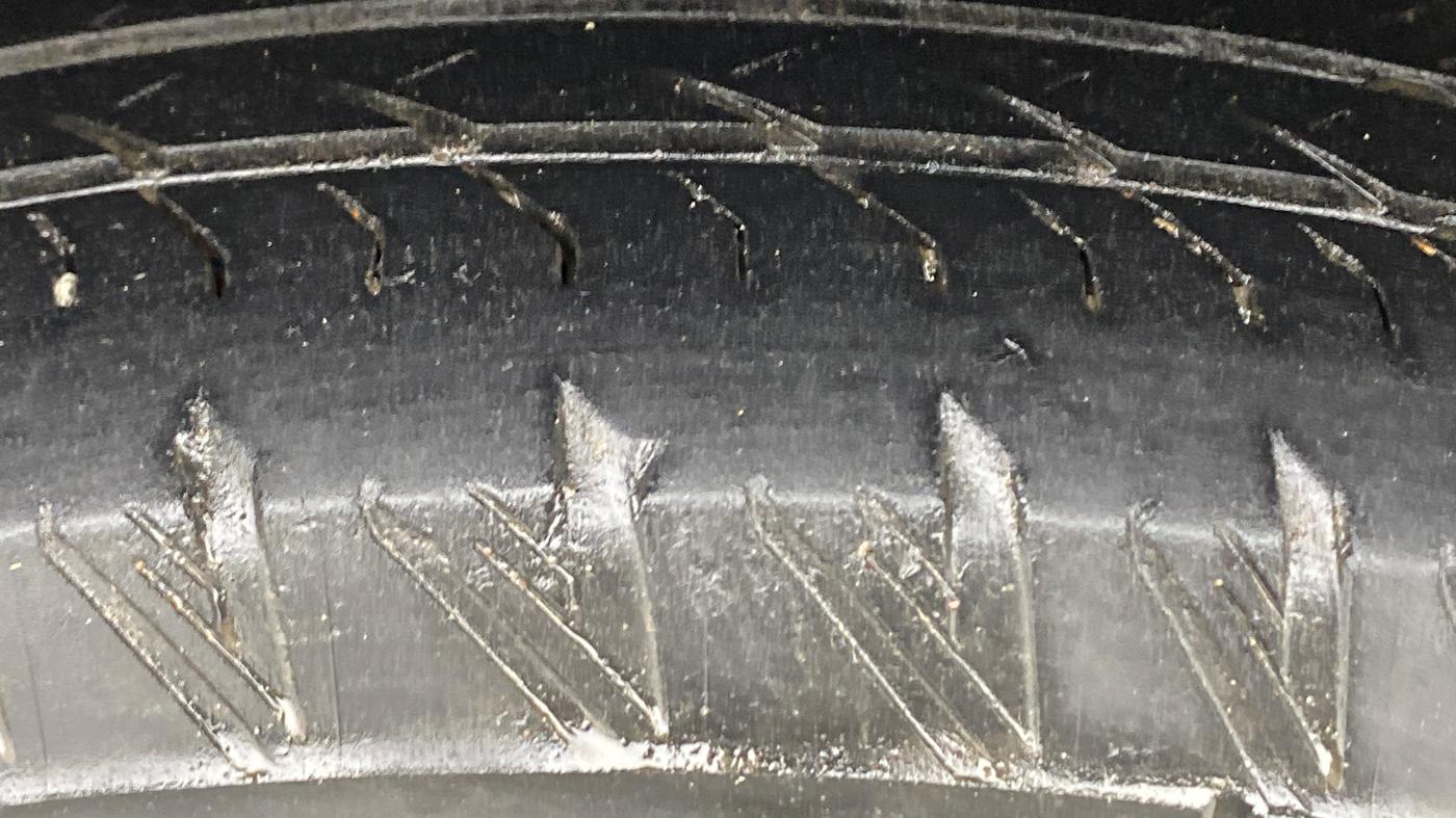 2020 Mahindra XUV500 W11 AT, Diesel, Automatic, 1,40,338 km, Right Rear Tyre Tread