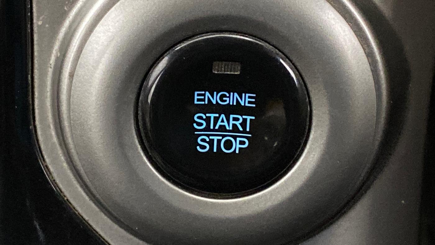 2020 Mahindra XUV500 W11 AT, Diesel, Automatic, 1,40,338 km, Keyless Start/ Stop Button