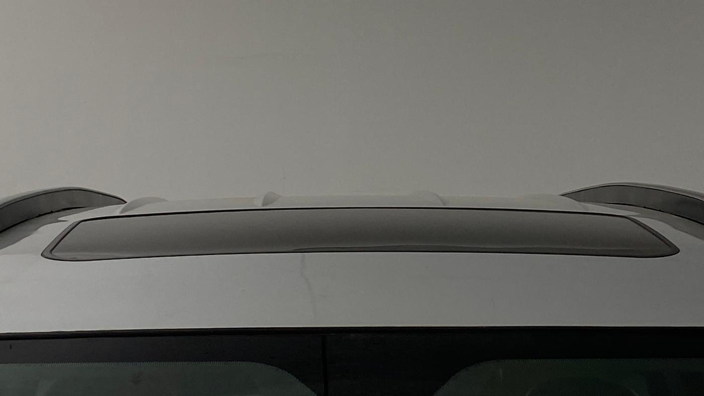 2020 Mahindra XUV500 W11 AT, Diesel, Automatic, 1,40,338 km, Moonroof/ Sunroof