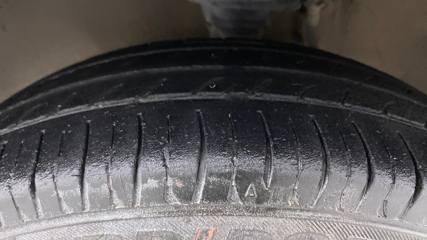2016 Maruti Alto 800 VXI, Petrol, Manual, 83,907 km, Left Front Tyre Tread