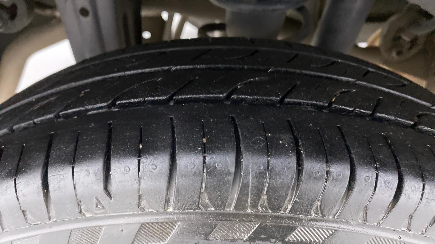 2016 Maruti Alto 800 VXI, Petrol, Manual, 83,907 km, Right Rear Tyre Tread