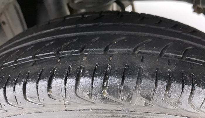 2016 Maruti Alto 800 VXI, Petrol, Manual, 83,907 km, Left Rear Tyre Tread