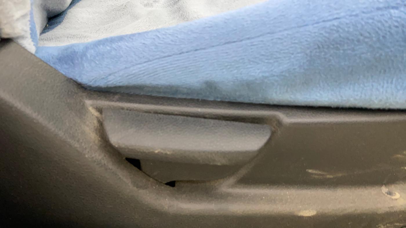 2018 Hyundai Eon MAGNA +, CNG, Manual, 87,974 km, Driver Side Adjustment Panel