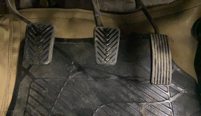 2018 Hyundai Eon MAGNA +, CNG, Manual, 87,972 km, Pedals