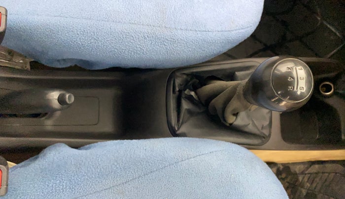 2018 Hyundai Eon MAGNA +, CNG, Manual, 87,972 km, Gear Lever