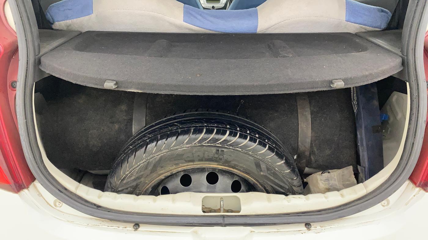 2018 Hyundai Eon MAGNA +, CNG, Manual, 87,974 km, Boot Inside