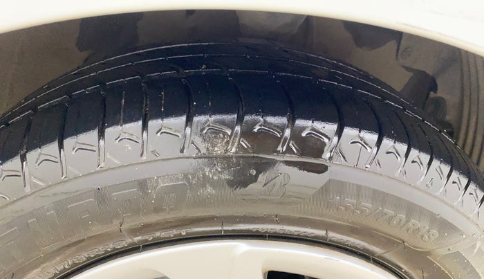 2018 Hyundai Eon MAGNA +, CNG, Manual, 87,972 km, Right Front Tyre Tread