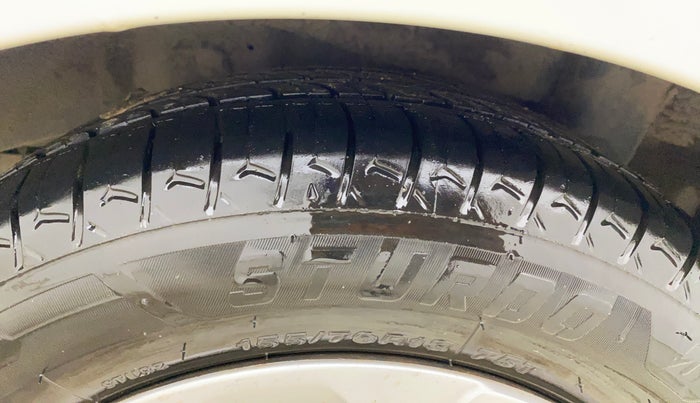 2018 Hyundai Eon MAGNA +, CNG, Manual, 87,972 km, Left Rear Tyre Tread