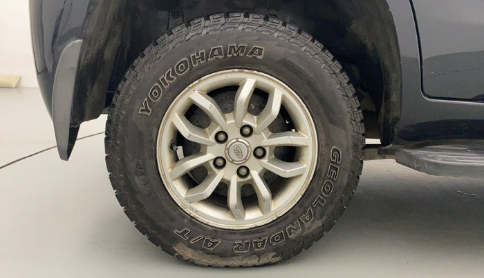 2016 Mahindra TUV300 T8 AMT, Diesel, Automatic, 1,08,057 km, Right Rear Wheel