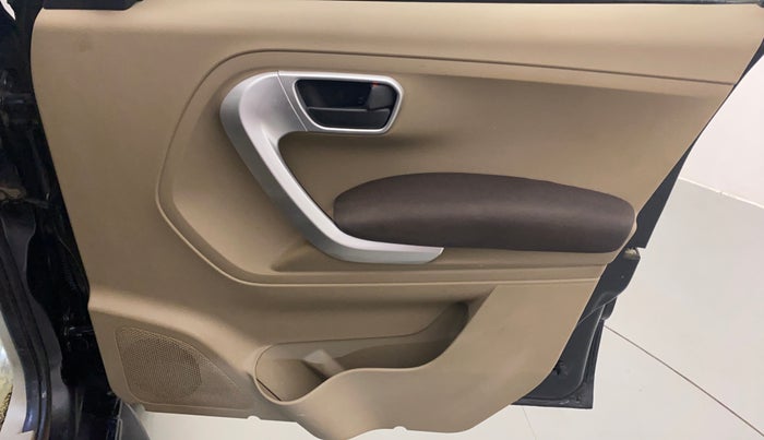 2016 Mahindra TUV300 T8 AMT, Diesel, Automatic, 1,08,057 km, Driver Side Door Panels Control