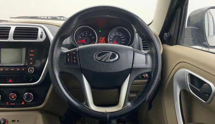 2016 Mahindra TUV300 T8 AMT, Diesel, Automatic, 1,08,057 km, Steering Wheel Close Up