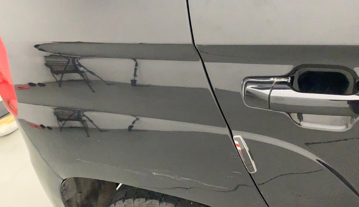 2016 Mahindra TUV300 T8 AMT, Diesel, Automatic, 1,08,057 km, Right quarter panel - Minor scratches