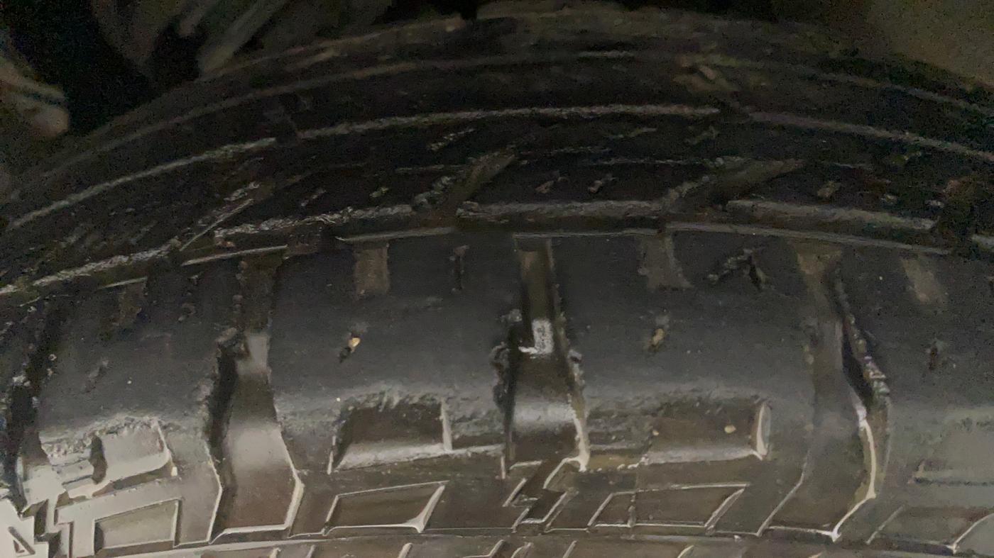2016 Mahindra TUV300 T8 AMT, Diesel, Automatic, 1,08,057 km, Left Rear Tyre Tread