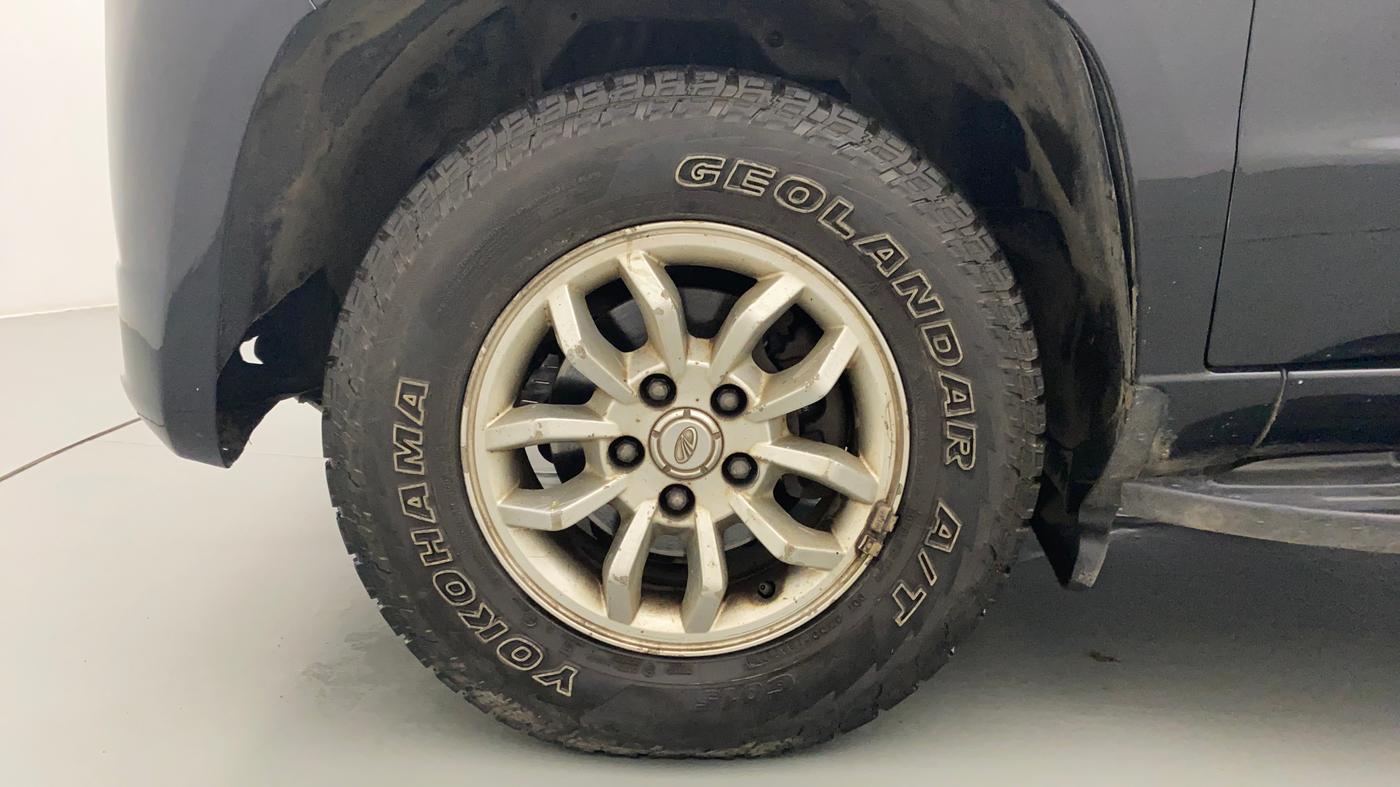 2016 Mahindra TUV300 T8 AMT, Diesel, Automatic, 1,08,057 km, Left Front Wheel
