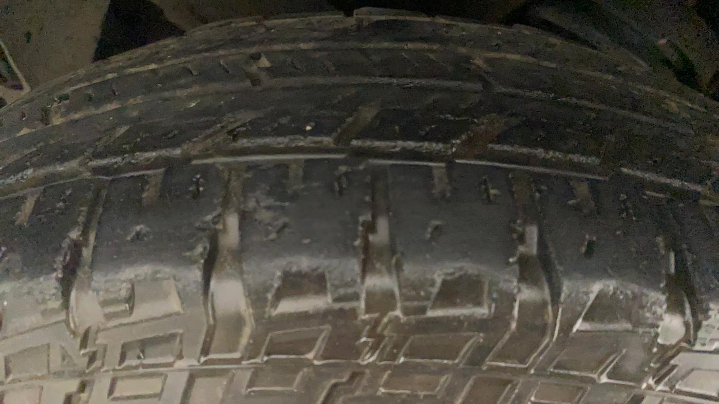 2016 Mahindra TUV300 T8 AMT, Diesel, Automatic, 1,08,057 km, Left Front Tyre Tread