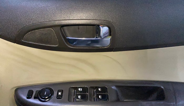 2014 Hyundai i20 SPORTZ 1.2, Petrol, Manual, 57,659 km, Driver Side Door Panels Control