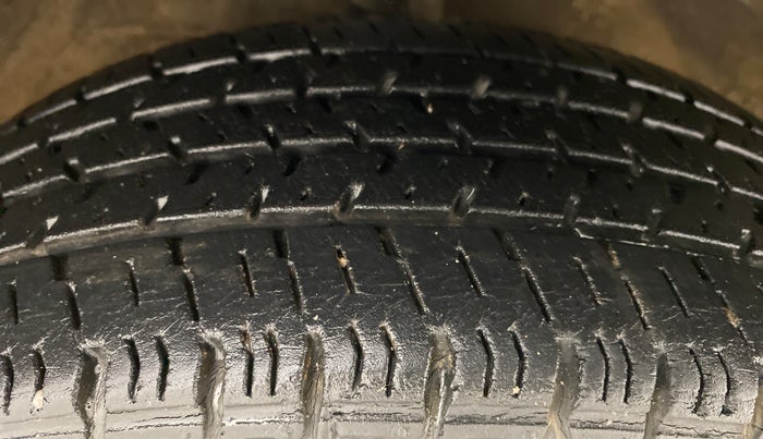 2014 Maruti Alto K10 VXI P, Petrol, Manual, 46,043 km, Right Front Tyre Tread