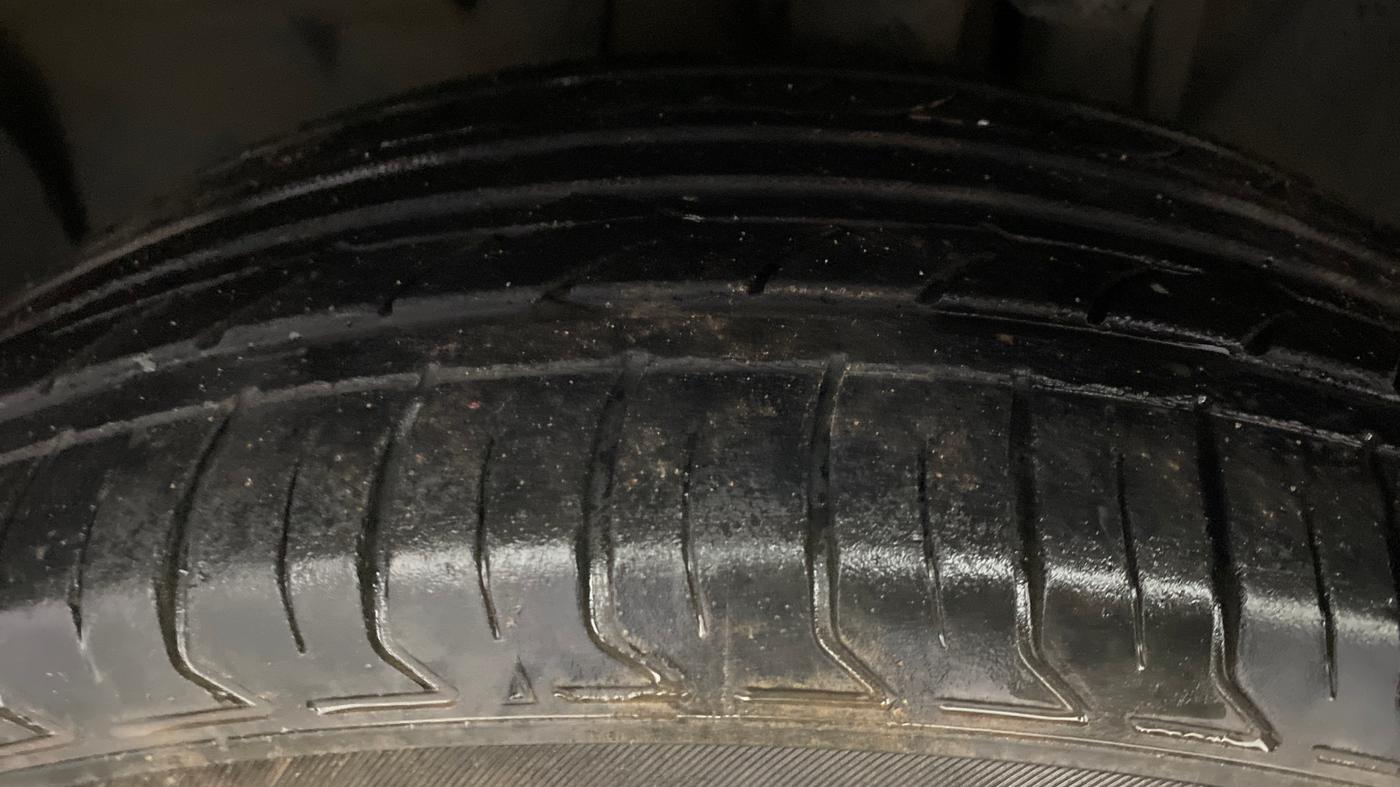 2018 Jeep Compass LIMITED (O) 2.0 DIESEL, Diesel, Manual, 1,22,526 km, Left Front Tyre Tread
