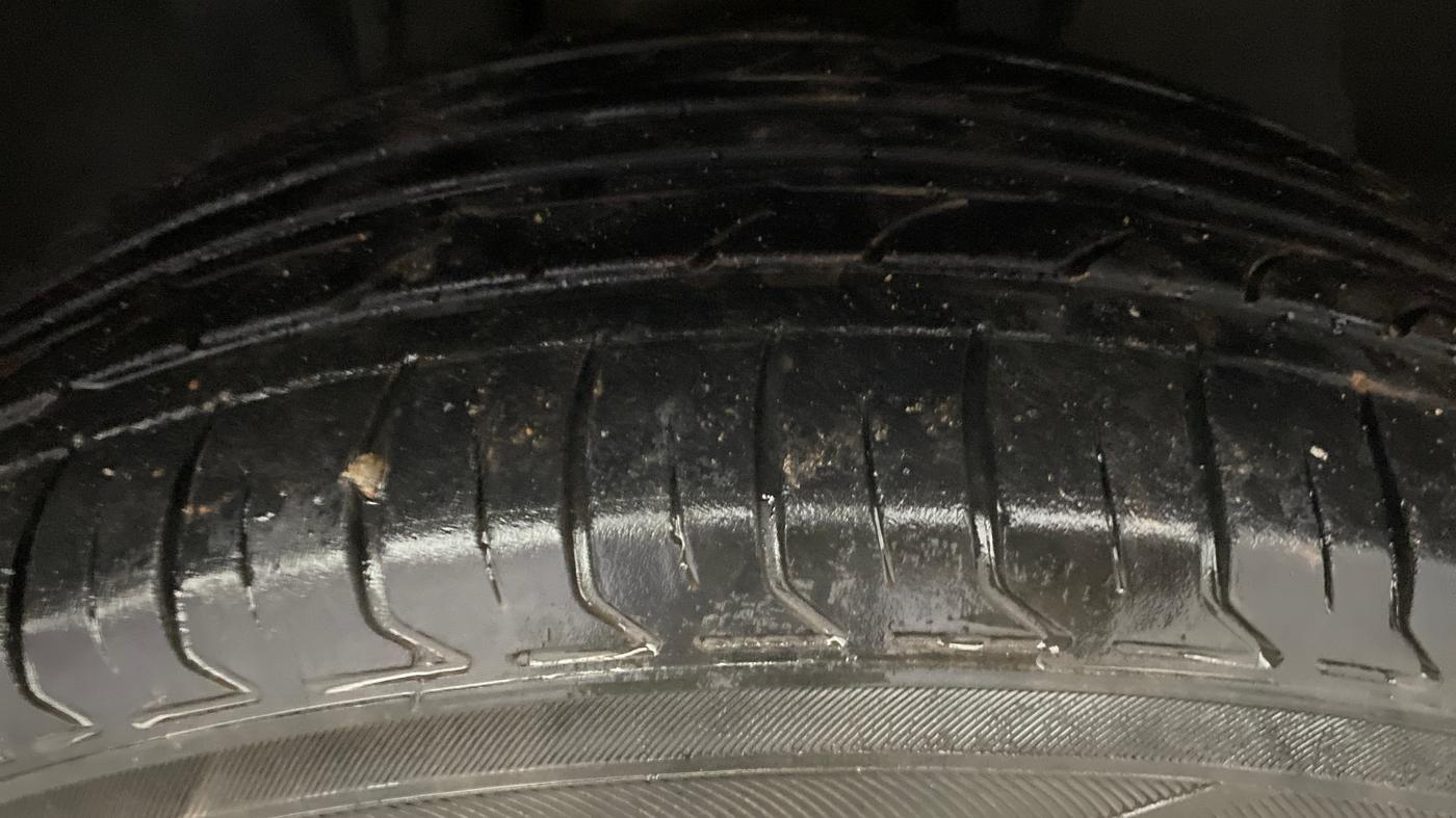 2018 Jeep Compass LIMITED (O) 2.0 DIESEL, Diesel, Manual, 1,22,526 km, Right Front Tyre Tread