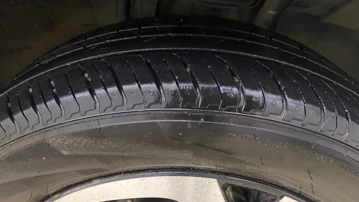 2023 Nissan MAGNITE XV PREMIUM TURBO CVT, Petrol, Automatic, 17,774 km, Right Front Tyre Tread