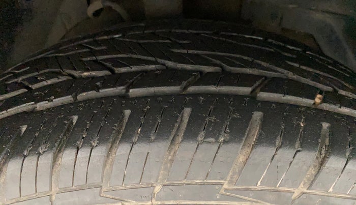 2018 Mahindra XUV500 W10 AT, Diesel, Automatic, 97,053 km, Right Front Tyre Tread
