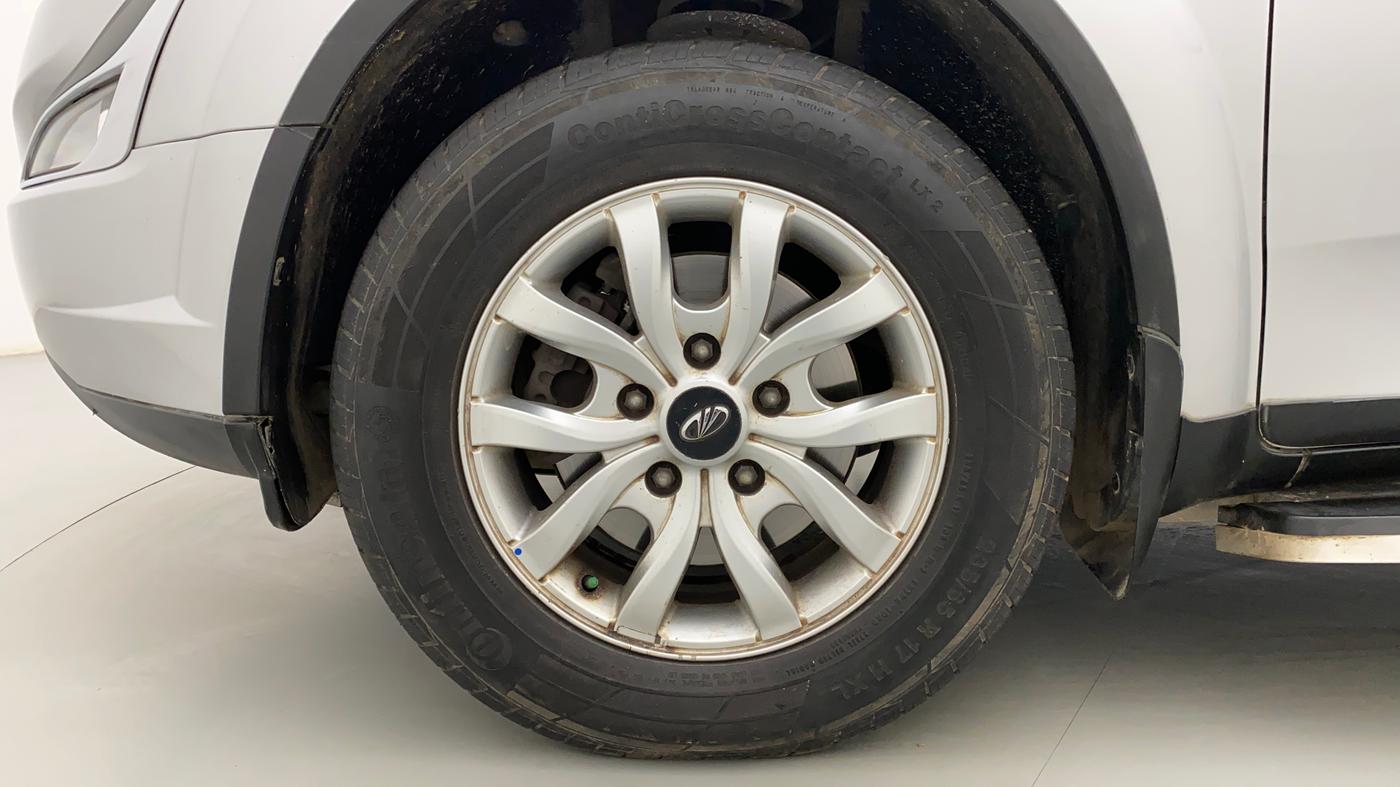 2018 Mahindra XUV500 W10 AT, Diesel, Automatic, 97,053 km, Left Front Wheel