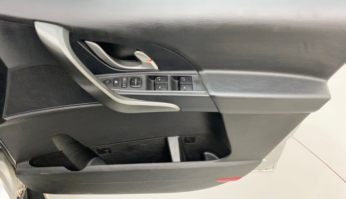 2018 Mahindra XUV500 W10 AT, Diesel, Automatic, 97,053 km, Driver Side Door Panels Control