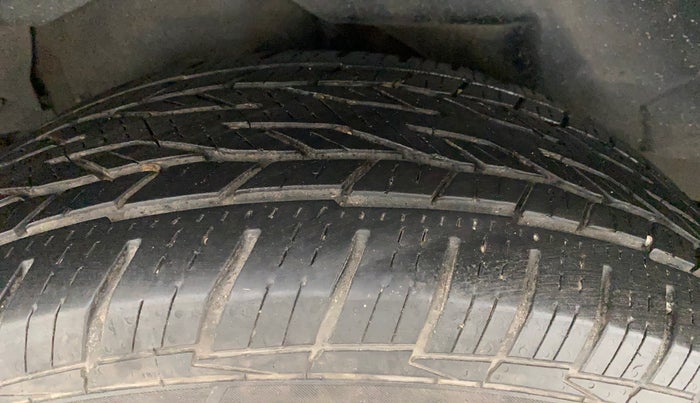 2018 Mahindra XUV500 W10 AT, Diesel, Automatic, 97,053 km, Right Rear Tyre Tread