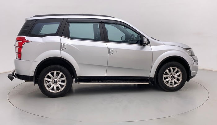2018 Mahindra XUV500 W10 AT, Diesel, Automatic, 97,053 km, Right Side View