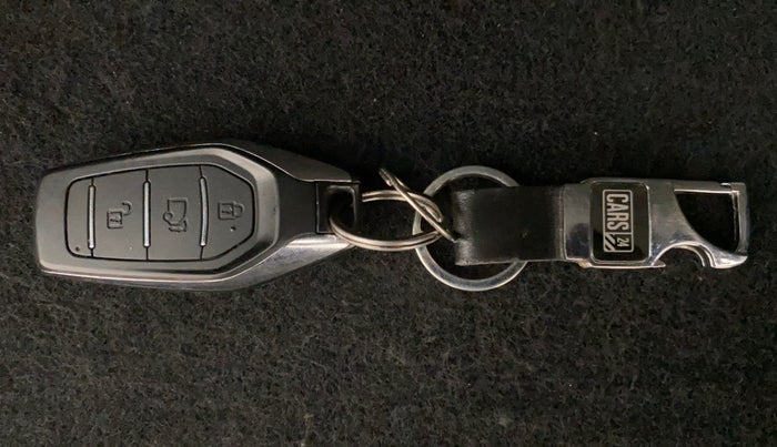 2018 Mahindra XUV500 W10 AT, Diesel, Automatic, 97,053 km, Key Close Up