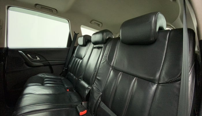 2018 Mahindra XUV500 W10 AT, Diesel, Automatic, 97,053 km, Right Side Rear Door Cabin